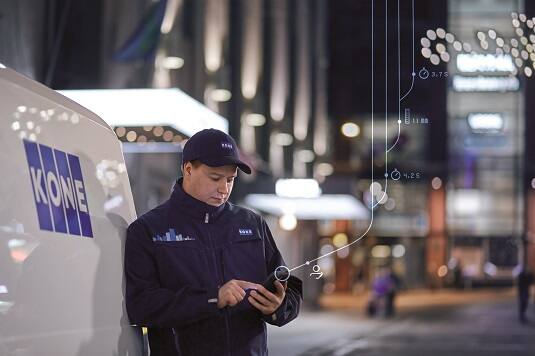 monteur verbonden met 24/7