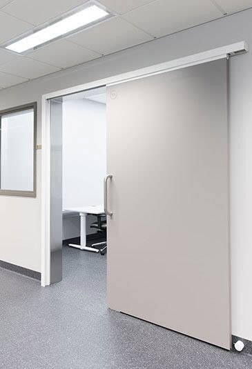 KONE gliding doors – ideal for environments requiring space-efficiency, wheelchair access and noise reduction.